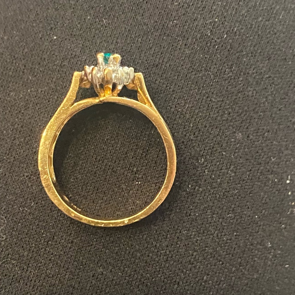 Vintage 10k yellow gold emerald and diamond ring excluded from bundling - Picture 7 of 10